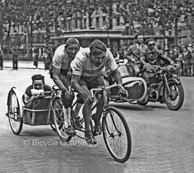 Course-velo-taxi-1943