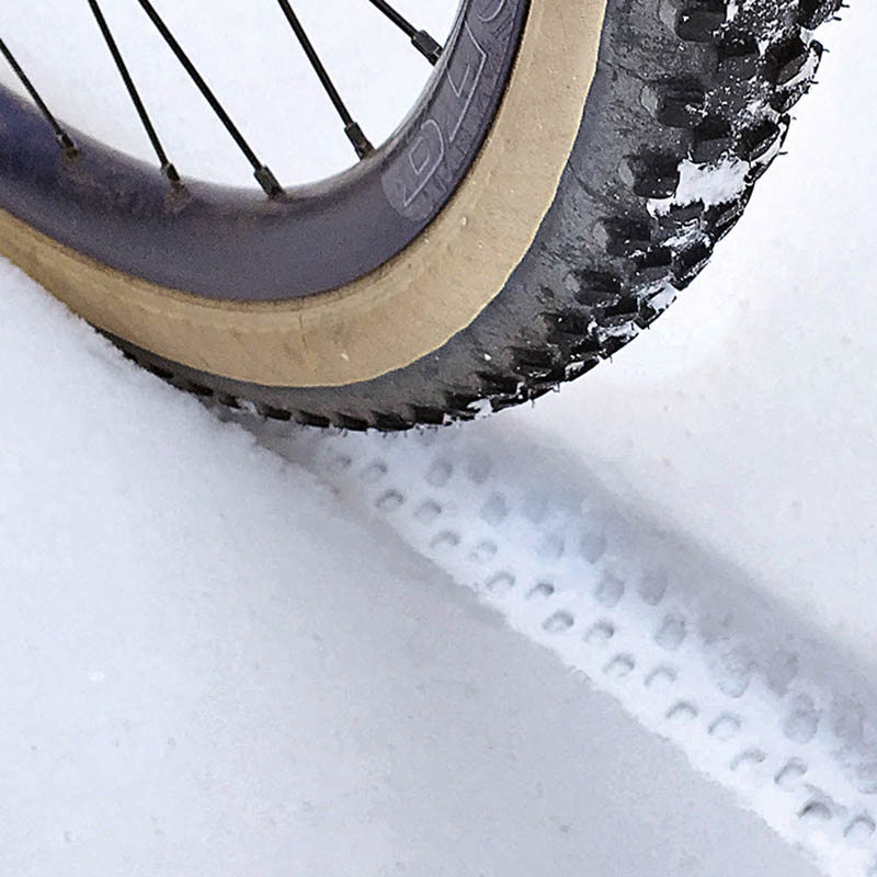 700c knobby tires